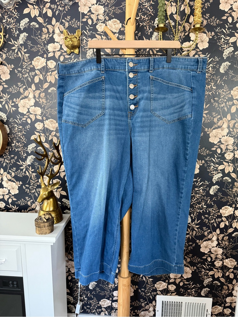 torrid Medium Blue Button-Fly Cropped Wide-Leg Jeans